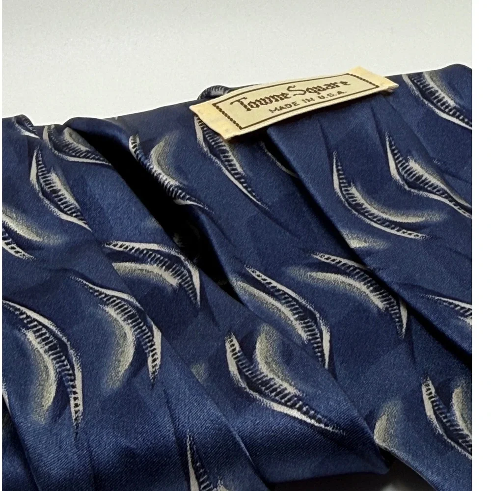 Towne Square Necktie OS Blue Silk Geometric Wave Retro Vintage Professional Tie